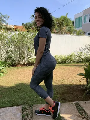 Ana, 27, Salvador